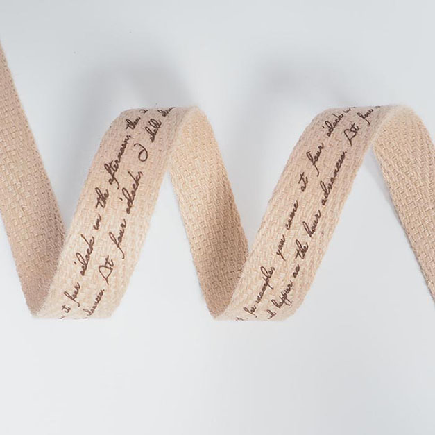 アルファベット柄　 ヘリンボーン_麦藁色(むぎわらいろ)_01_ribel.jpg